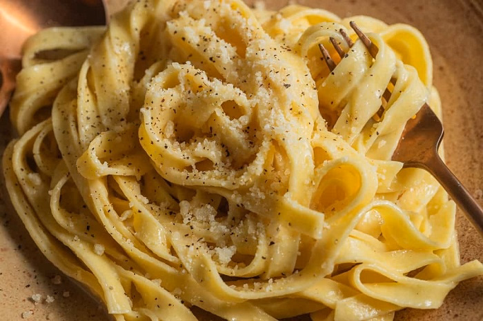 How to Make Alfredo Sauce Without Heavy Cream