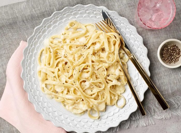 Alfredo Pasta Sauce is an easy pasta sauce to make from dry pasta